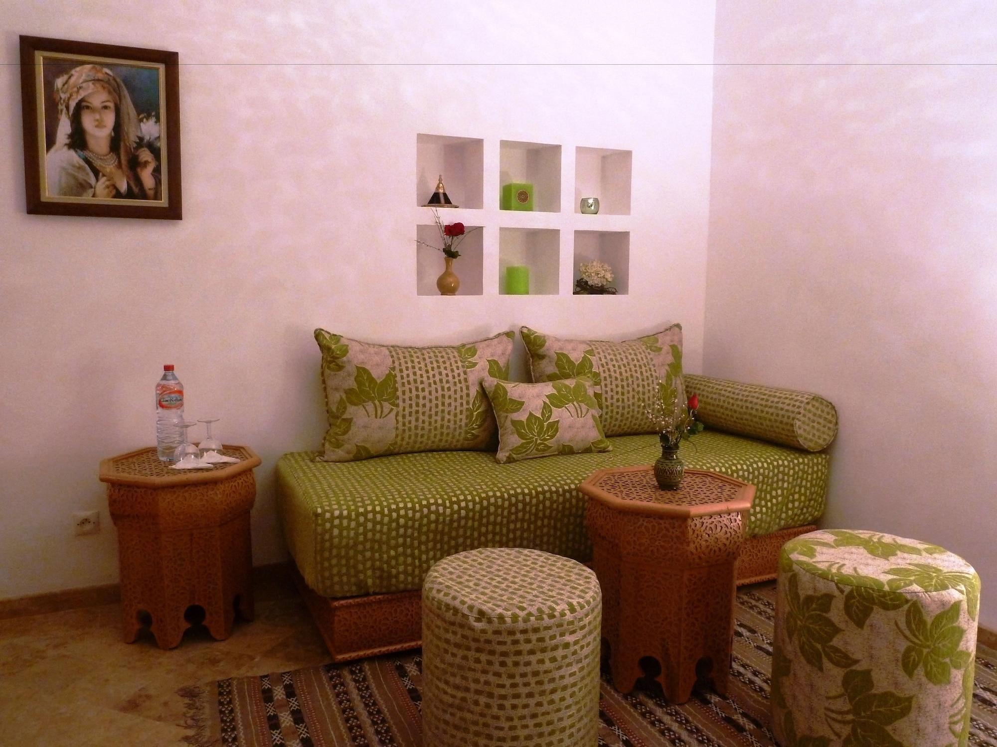 Riad Viva Marrakesh Ngoại thất bức ảnh A Moroccan living room