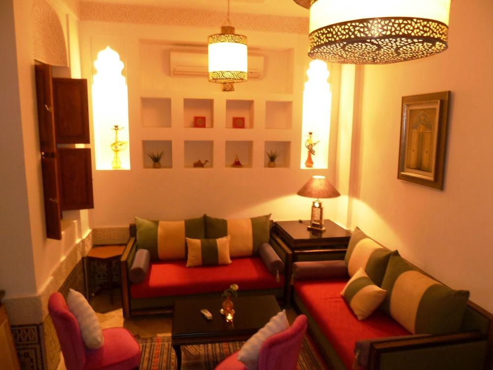 Riad Viva Marrakesh Ngoại thất bức ảnh A Moroccan living room
