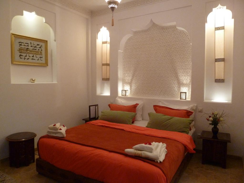 Riad Viva Marrakesh Ngoại thất bức ảnh A bedroom in a hotel in Morocco