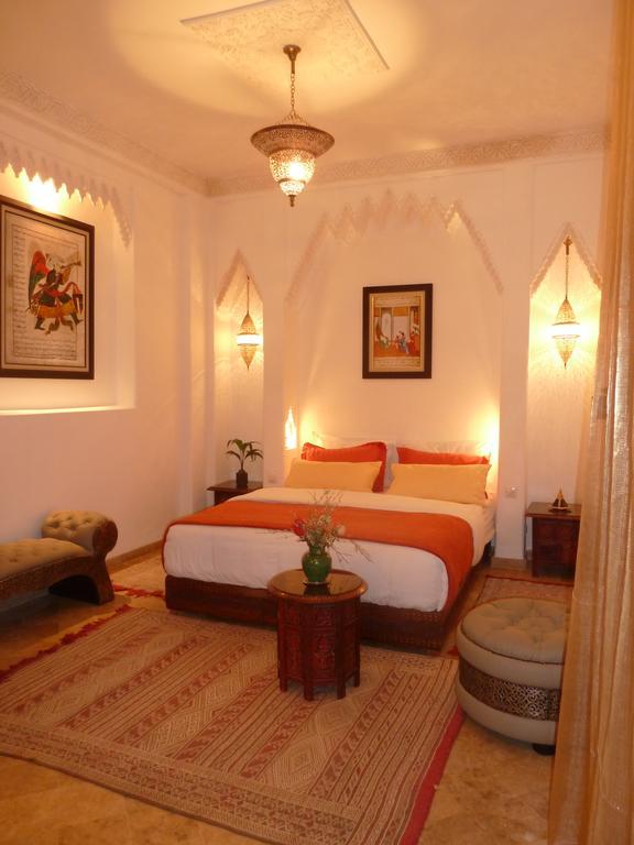 Riad Viva Marrakesh Ngoại thất bức ảnh A bedroom in a Moroccan riad