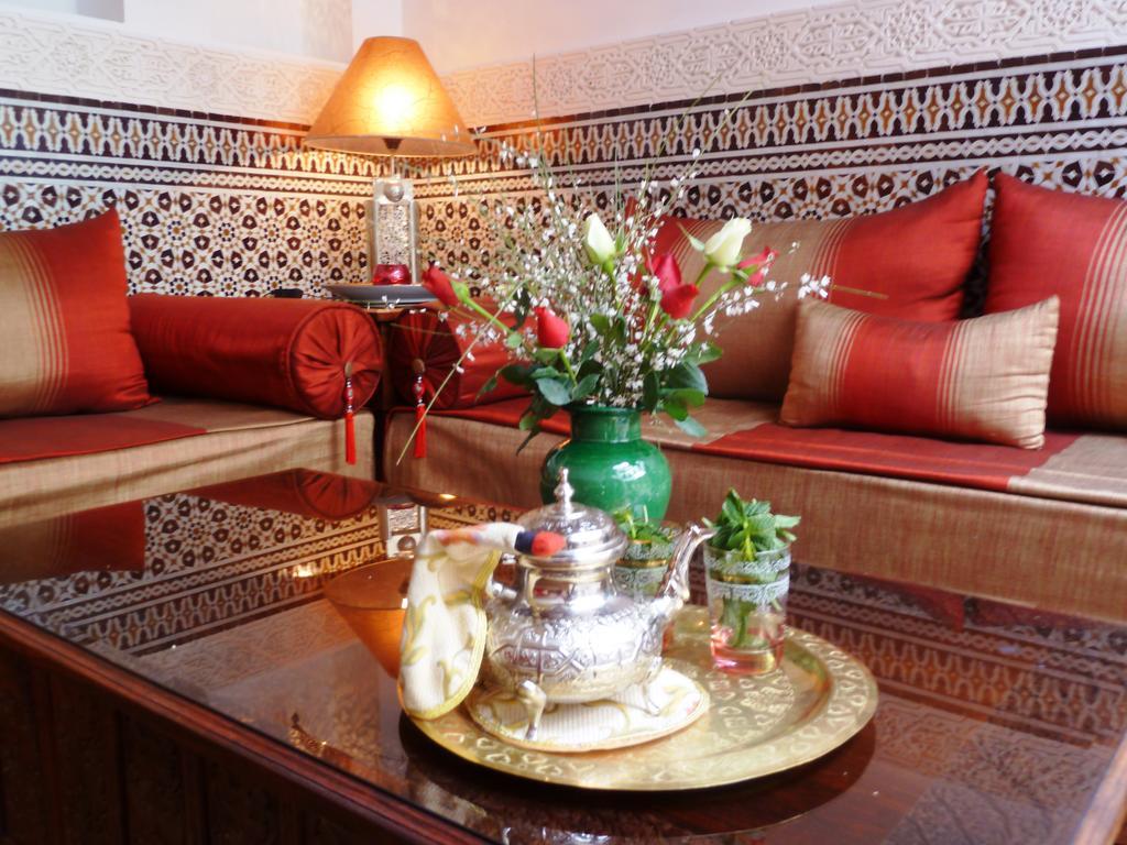 Riad Viva Marrakesh Ngoại thất bức ảnh A Moroccan tea set