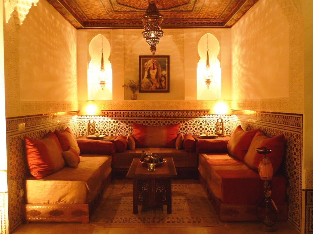 Riad Viva Marrakesh Ngoại thất bức ảnh A Moroccan living room