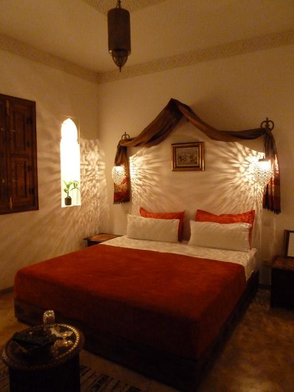 Riad Viva Marrakesh Ngoại thất bức ảnh A bedroom in a Moroccan riad