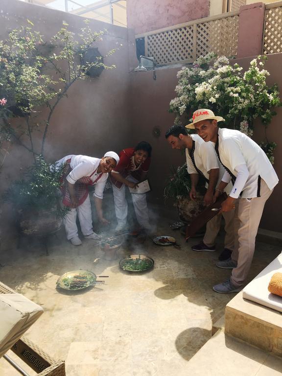 Riad Viva Marrakesh Ngoại thất bức ảnh A ritual of the Ifa divination system