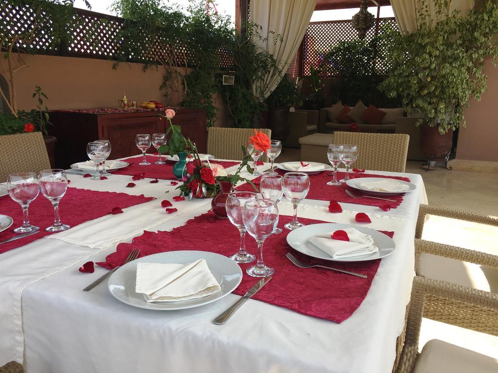 Riad Viva Marrakesh Ngoại thất bức ảnh A table set for a meal