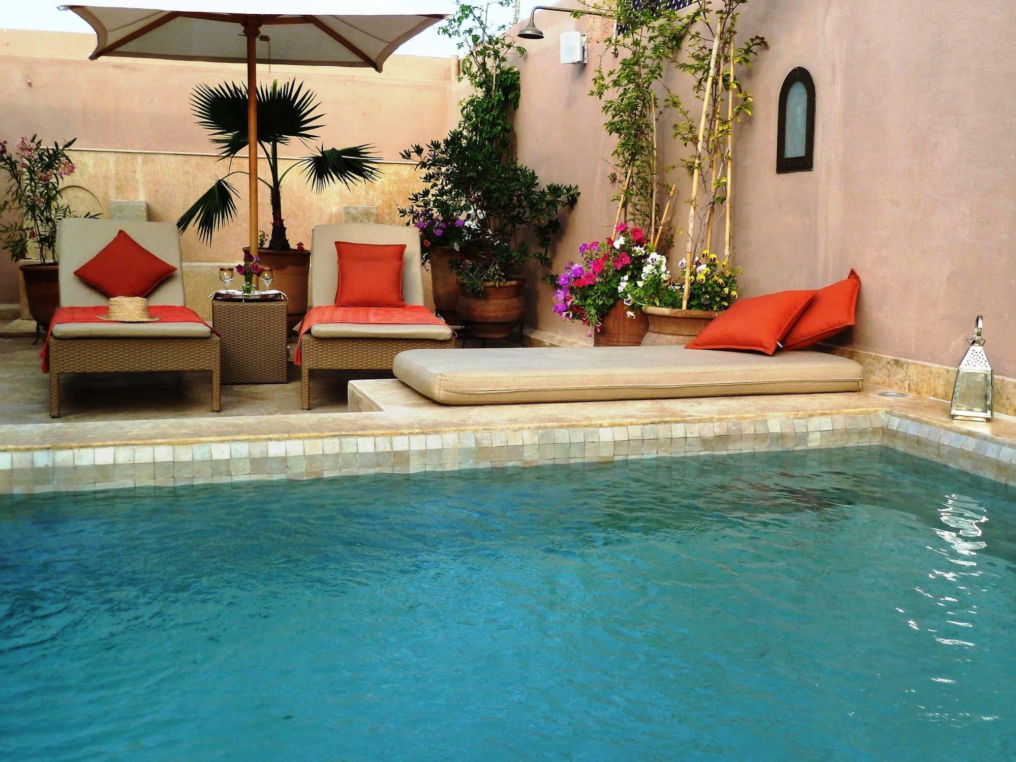 Riad Viva Marrakesh Ngoại thất bức ảnh A swimming pool in Morocco